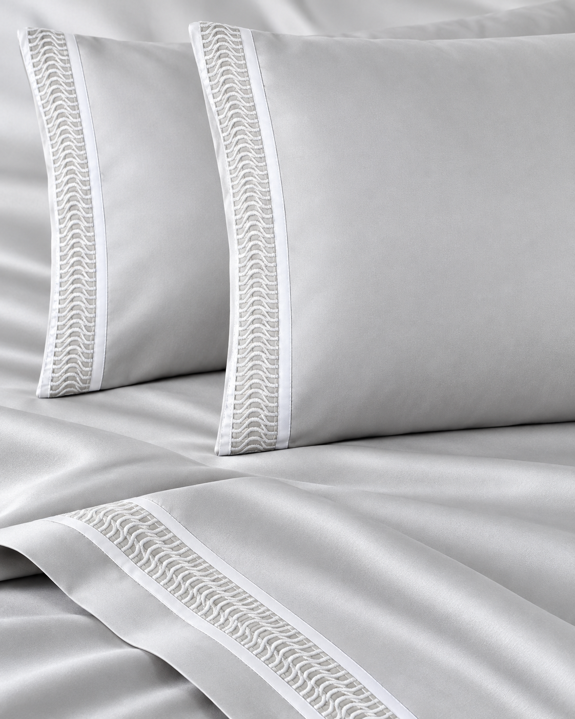 How to Keep White Bedsheets Looking White